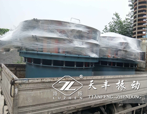 寧夏TS2000振動(dòng)篩已發(fā)貨,丁經(jīng)理請(qǐng)注意查收！
